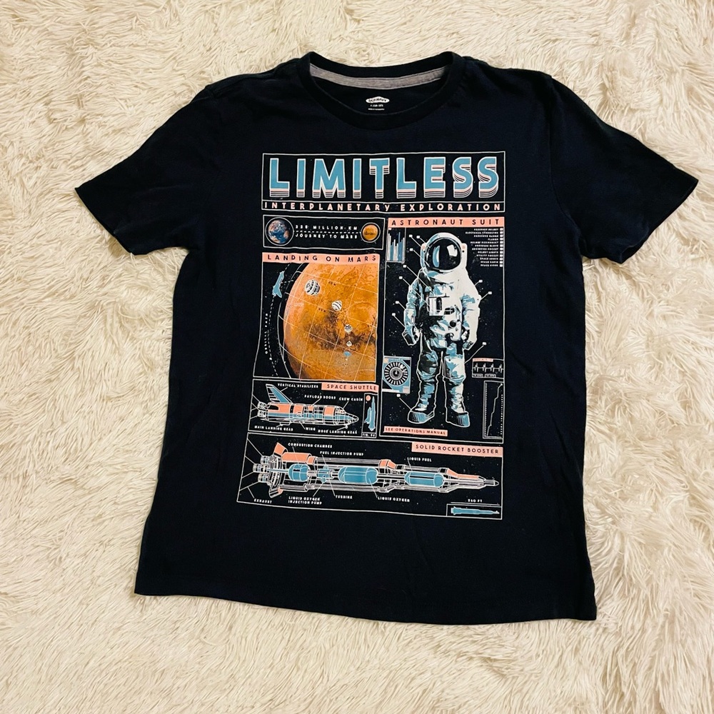 ♻️GOODWILL BOUND♻️ 
⭐️Free w/ Bundle⭐️ Old Navy Astronaut Print Tee